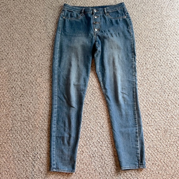 H&M DIVIDED HIGH RISE BUTTON SIZE 10 MEDIUM BLUE JEANS - Picture 1 of 5